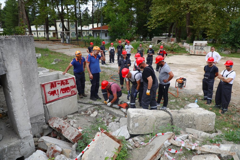 Sakarya'da kurulan arama kurtarma ekibi "SABAK" olası afetlerde görev alacak