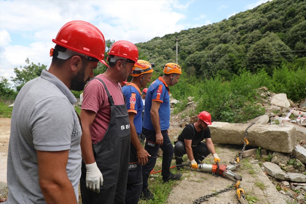 Sakarya'da kurulan arama kurtarma ekibi "SABAK" olası afetlerde görev alacak