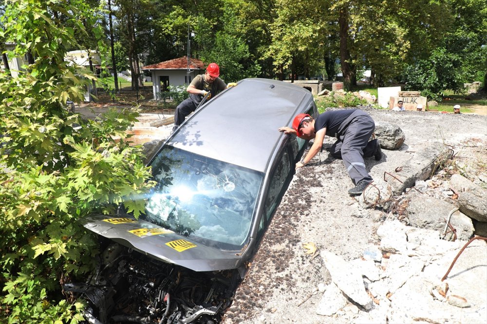 Sakarya'da kurulan arama kurtarma ekibi "SABAK" olası afetlerde görev alacak