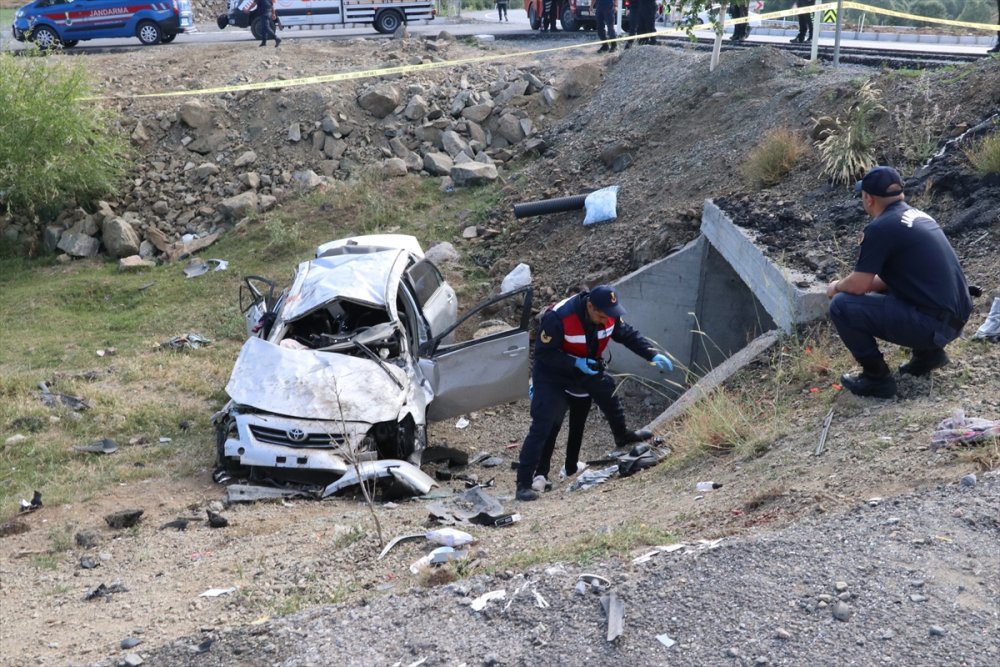 Yozgat'ta otomobil menfeze düştü, bir kişi öldü, iki kişi yaralandı