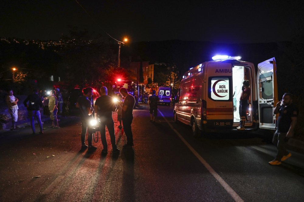 Sarıyer’de kamyon gecekondunun üzerine düştü, 4 kişi yaralandı