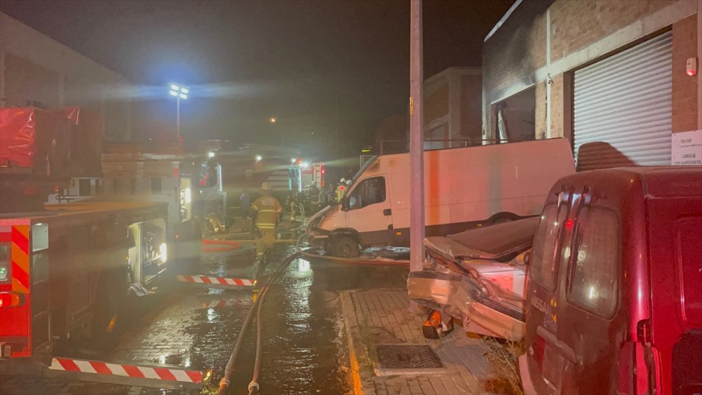 İzmir'de kimya imalathanesinde çıkan yangında 1 kişi öldü, 1 kişi yaralandı