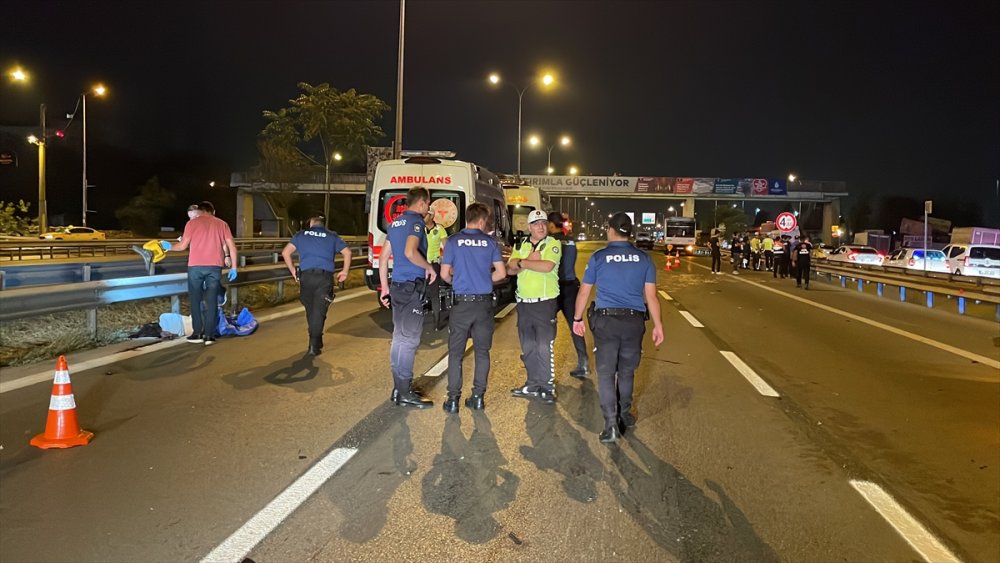 Kartal'da kamyona çarpan motosikletteki iki kişi öldü