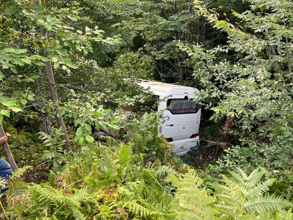 Bursa'da tur otobüsü kaza yaptı 1 Ölü