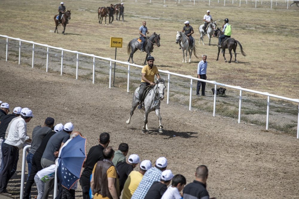 Erzurum'da "2. Geleneksel Rahvan At Yarışları" düzenlendi