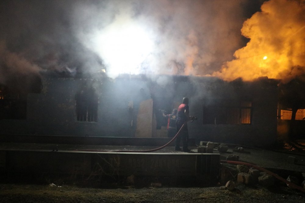 Iğdır'da sebze halinde çıkan yangın söndürüldü