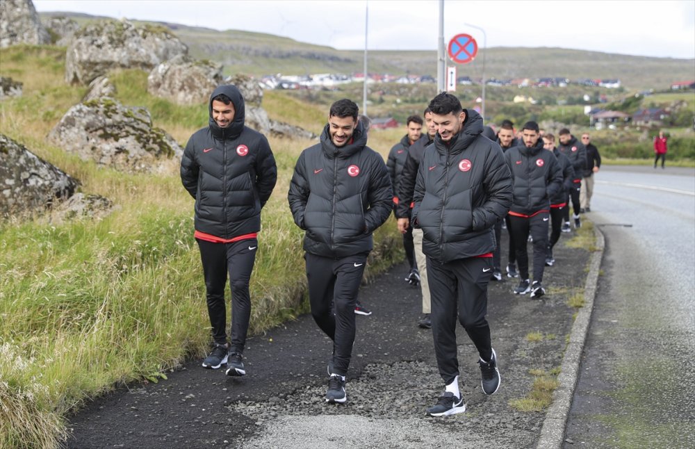 A Milli Futbol Takımı, Faroe Adaları'nda yarınki maç öncesi yürüyüş yaptı