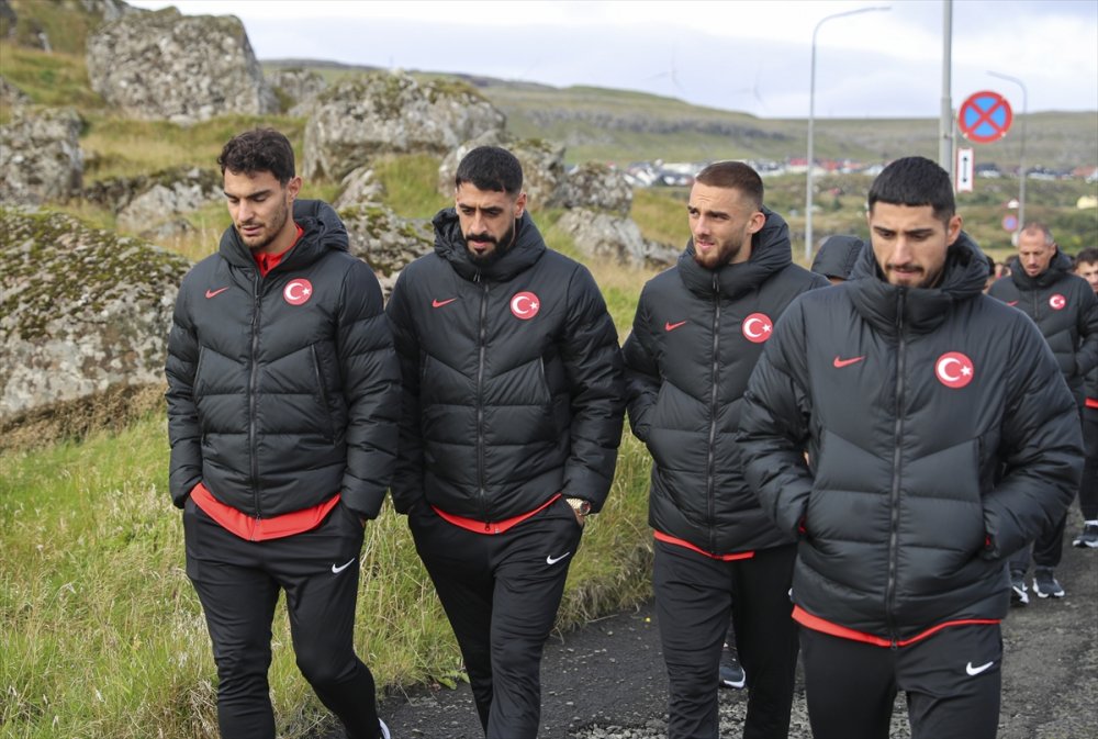 A Milli Futbol Takımı, Faroe Adaları'nda yarınki maç öncesi yürüyüş yaptı