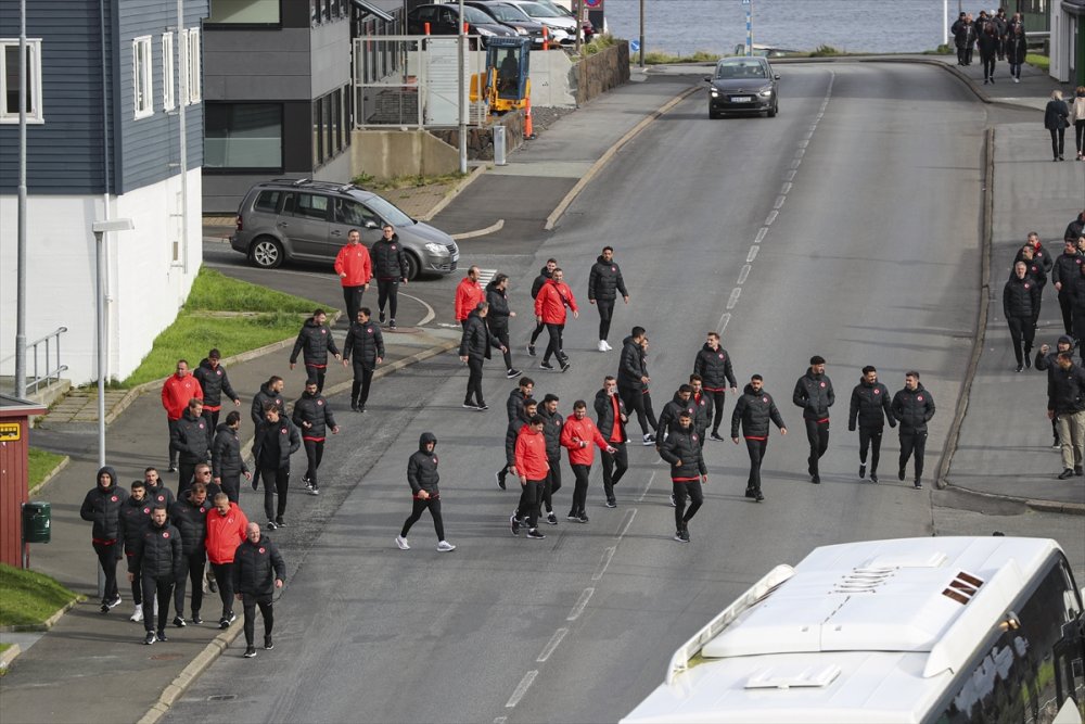 A Milli Futbol Takımı, Faroe Adaları'nda yarınki maç öncesi yürüyüş yaptı