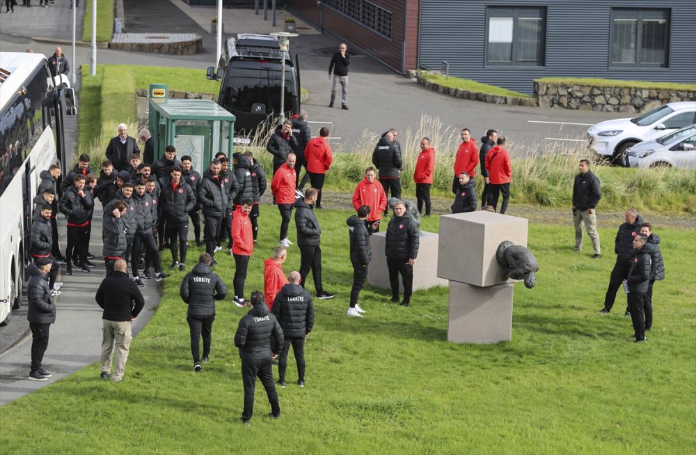 A Milli Futbol Takımı, Faroe Adaları'nda yarınki maç öncesi yürüyüş yaptı