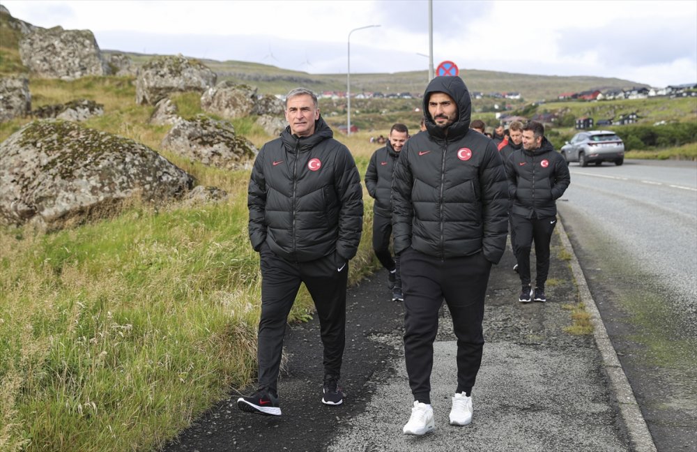 A Milli Futbol Takımı, Faroe Adaları'nda yarınki maç öncesi yürüyüş yaptı