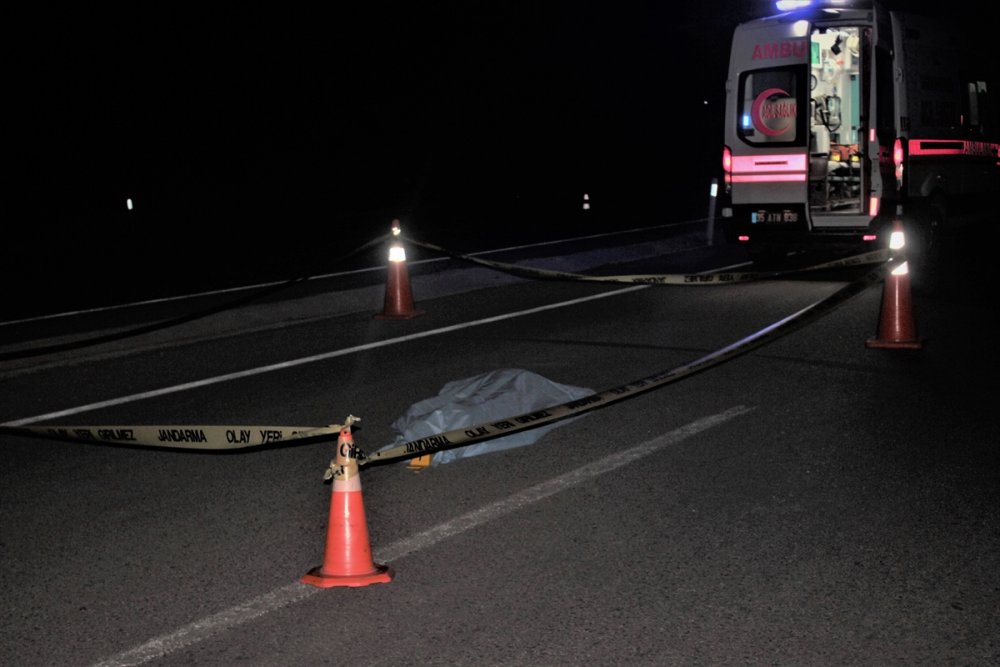 İzmir'de otomobilin çarptığı yaya hayatını kaybetti