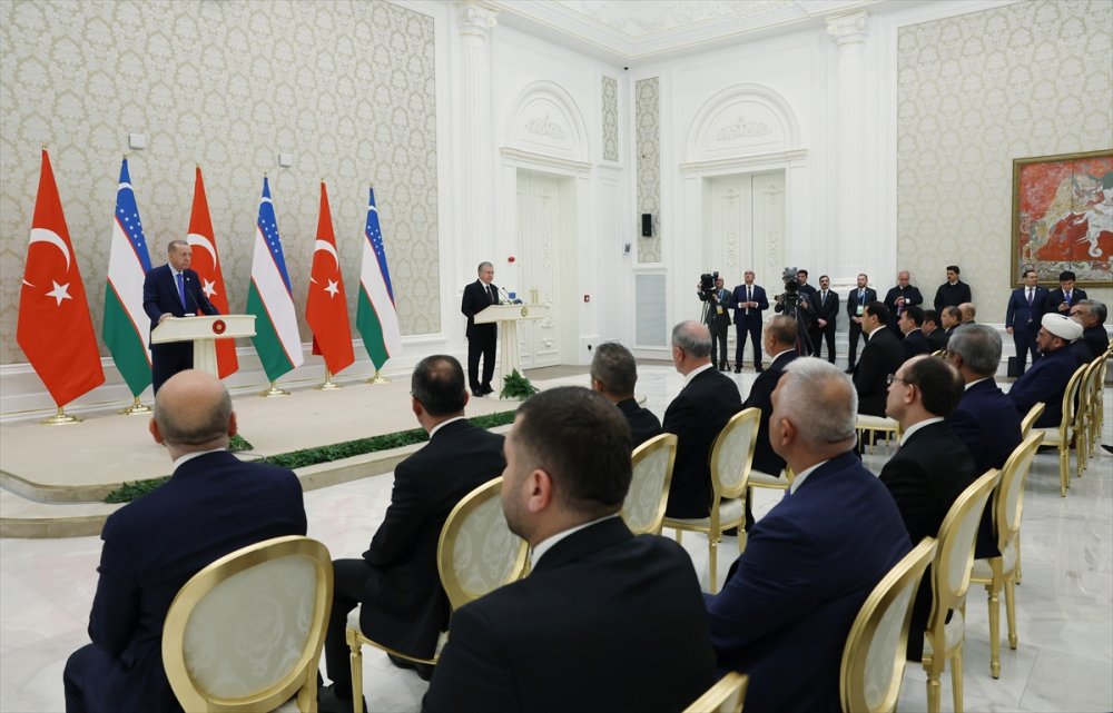 Cumhurbaşkanı Erdoğan'a Özbekistan'da Yüksek Düzeyli İmam Buhari Nişanı takdim edildi