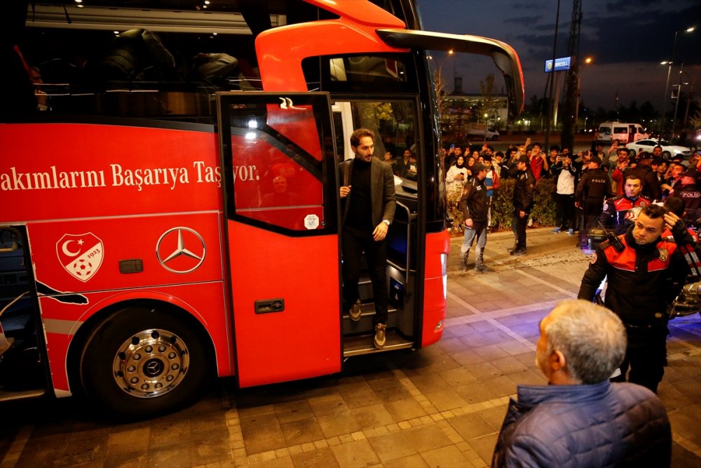 A Milli Futbol Takımı, Özel Maç için Diyarbakır'a geldi