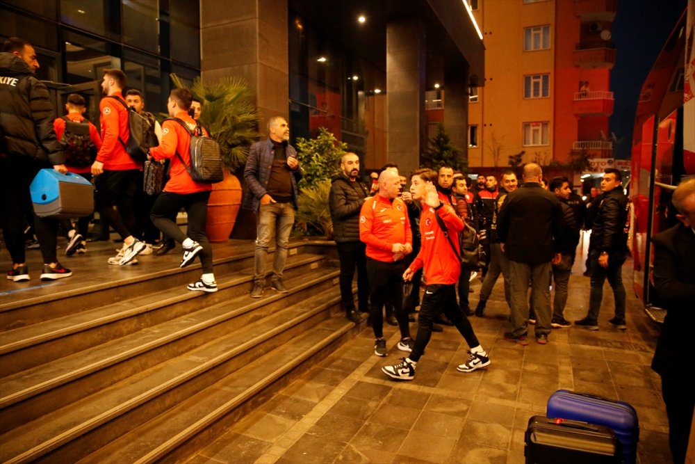 A Milli Futbol Takımı, Özel Maç için Diyarbakır'a geldi