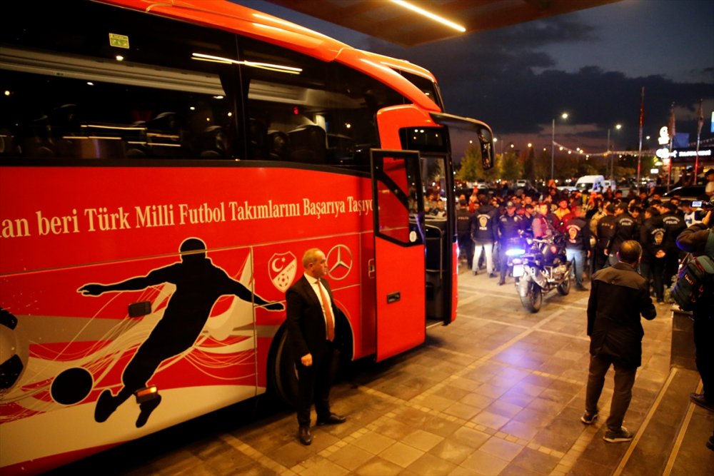 A Milli Futbol Takımı, Özel Maç için Diyarbakır'a geldi