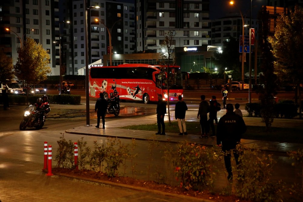 A Milli Futbol Takımı, Özel Maç için Diyarbakır'a geldi