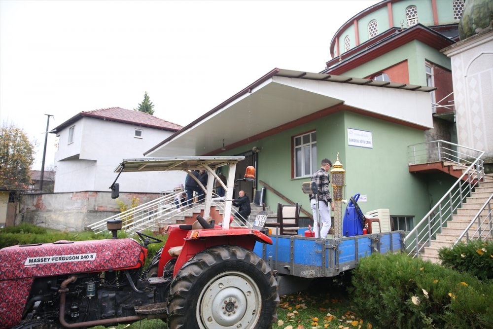 Düzce'de depremde hasar gören Sarıdere Köyü Camisi yıkılacak