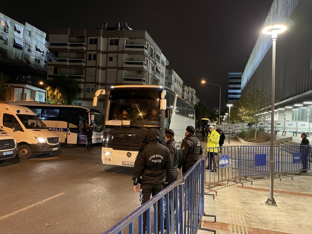 Altaylı taraftarlar da Gürsel Aksel Stadı'ndan ayrıldı