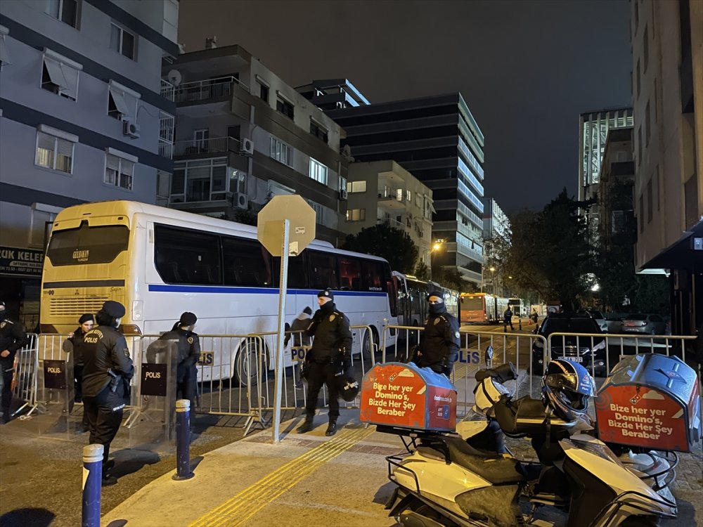 Altaylı taraftarlar da Gürsel Aksel Stadı'ndan ayrıldı