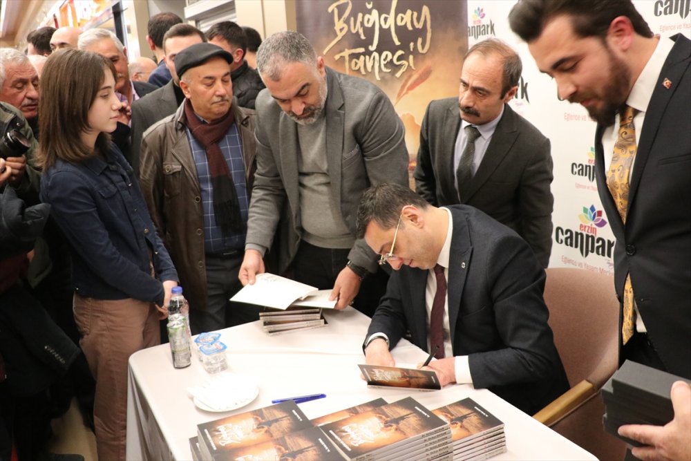 Engelli Milletvekili Bayram, hayatının anlatıldığı "Buğday Tanesi" filmini hemşehrileriyle izledi