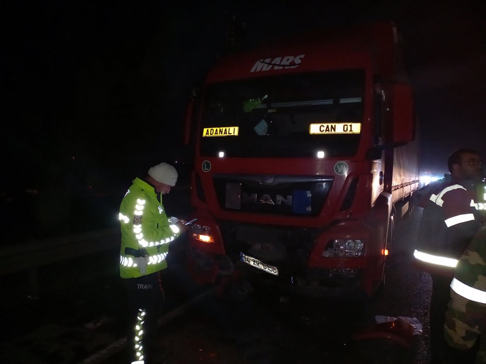 Manisa'da tırla çarpışan otomobildeki çift öldü, 2 kişi ağır yaralandı