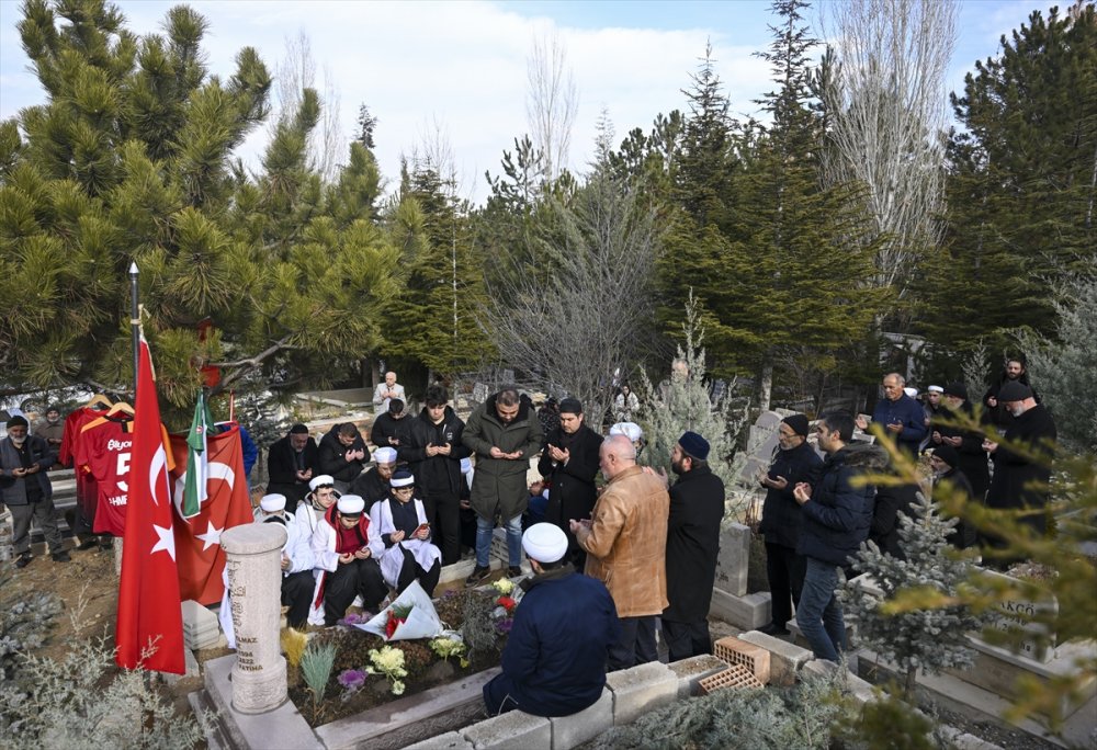 Ahmet Çalık, ölümünün birinci yıl dönümünde kabri başında anıldı