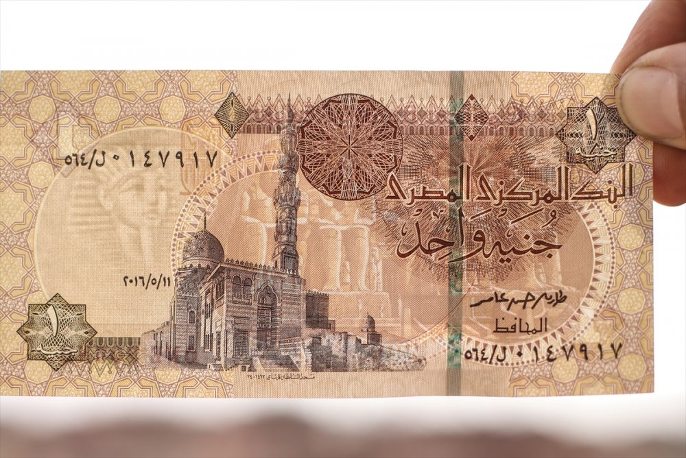 Mısır para birimi cüneyh, dolar karşısında tarihi değer kaybı yaşadı