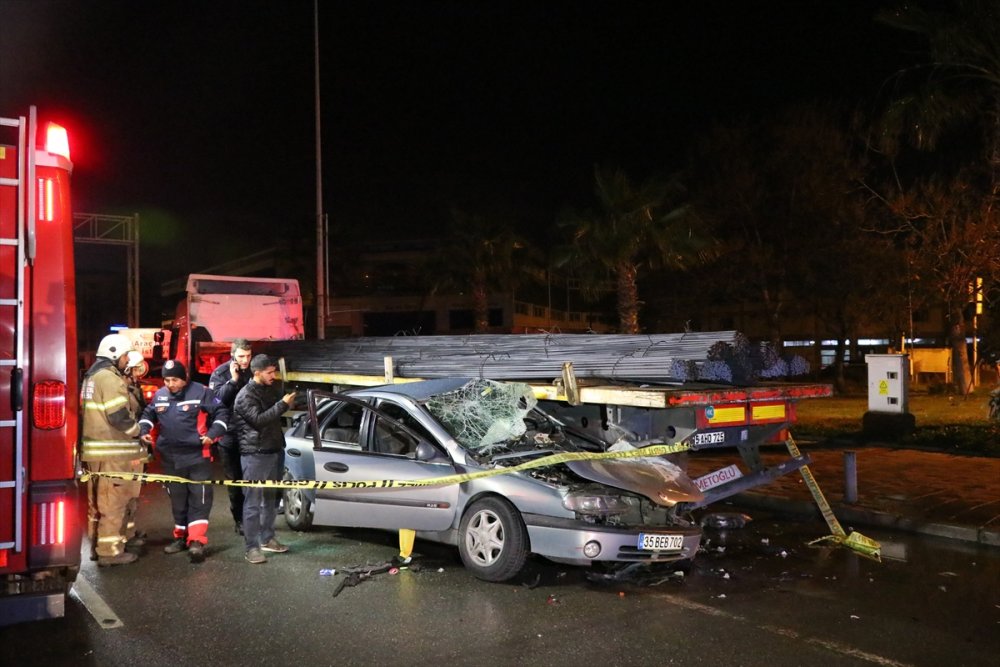 İzmir'de tıra çarpan otomobilin sürücüsü öldü