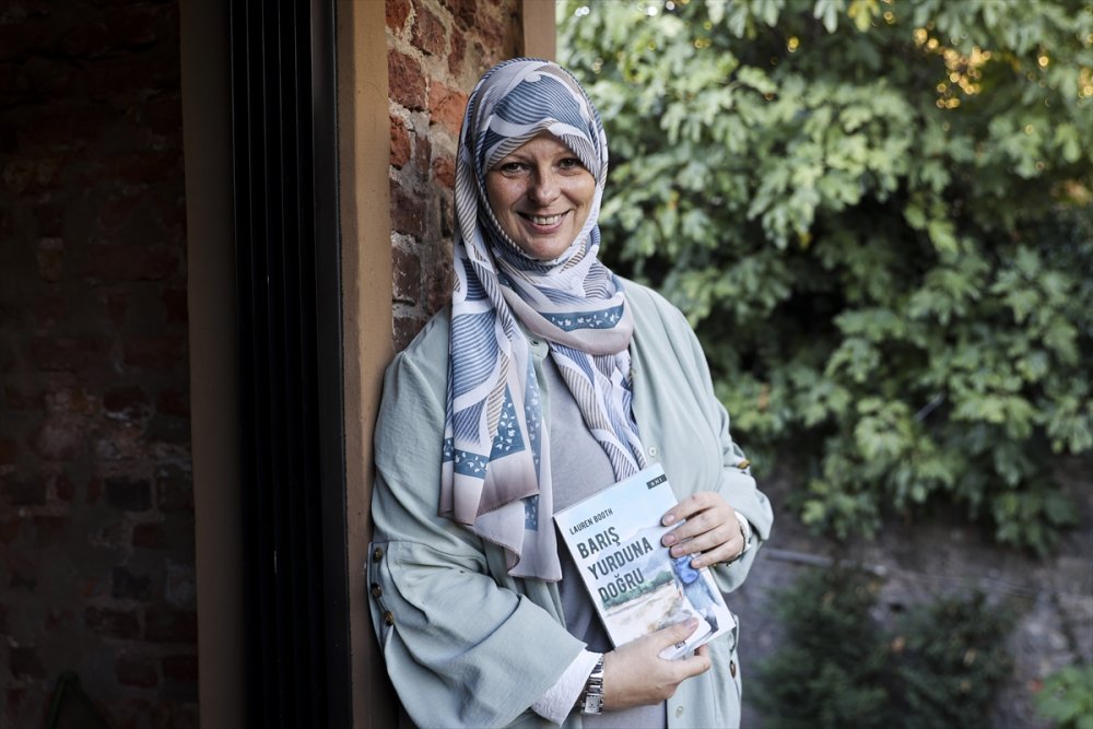 Yazar Lauren Booth "Barış Yurdu"na yolculuğunu anlattı: