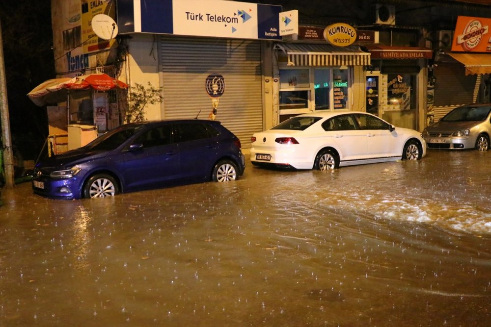 İzmir'de Aynı Manzaralar sağanak etkili oluyor
