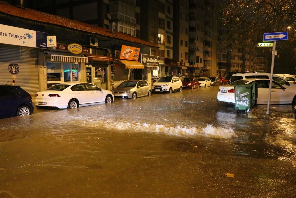 İzmir'de Aynı Manzaralar sağanak etkili oluyor