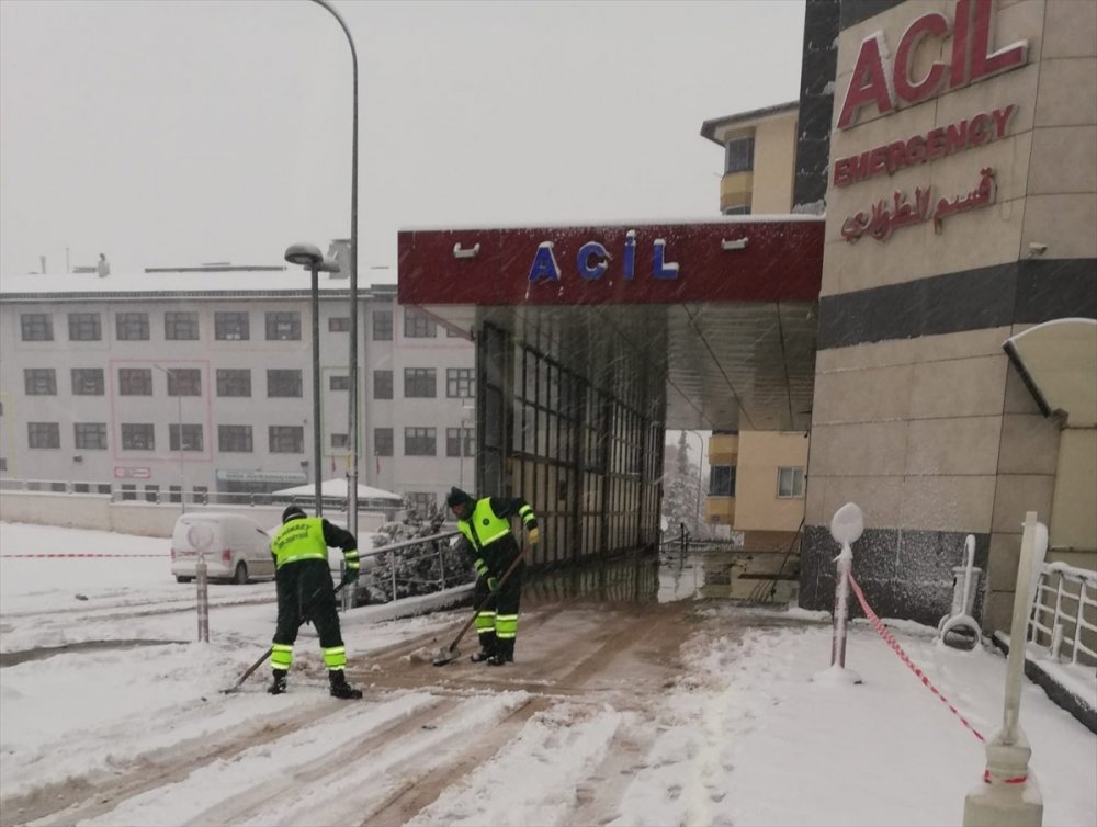 Gaziantep'te belediye ekipleri diyaliz hastalarını hastaneye ulaştırdı