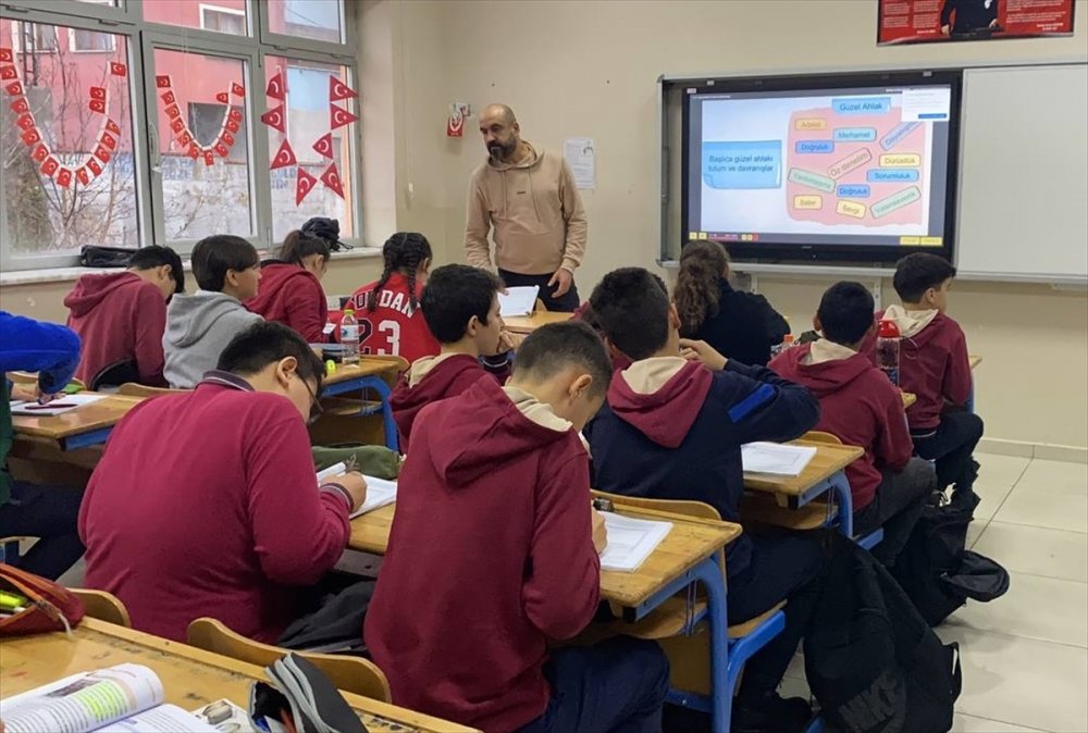 Bolu, Karabük, Bartın, Zonguldak ve Kocaeli'de öğrenciler dersbaşı yaptı