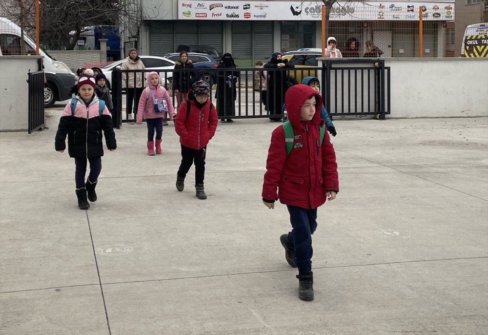 Bolu, Karabük, Bartın, Zonguldak ve Kocaeli'de öğrenciler dersbaşı yaptı