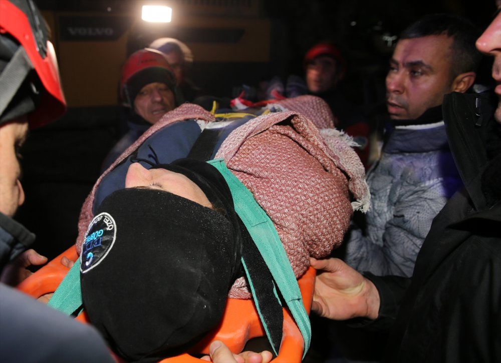 Kahramanmaraş'ta 3 kişilik aile, depremden 73 saat sonra enkazdan kurtarıldı