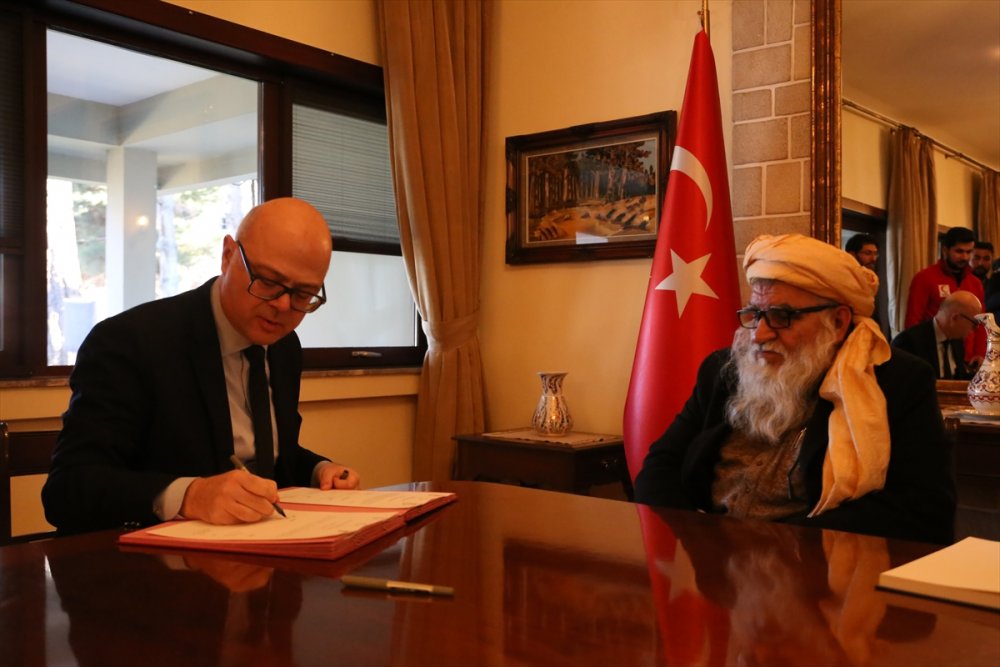 Afgan Kızılayı, depremzedeler için yaklaşık 940 bin Türk lirası yardımda bulundu