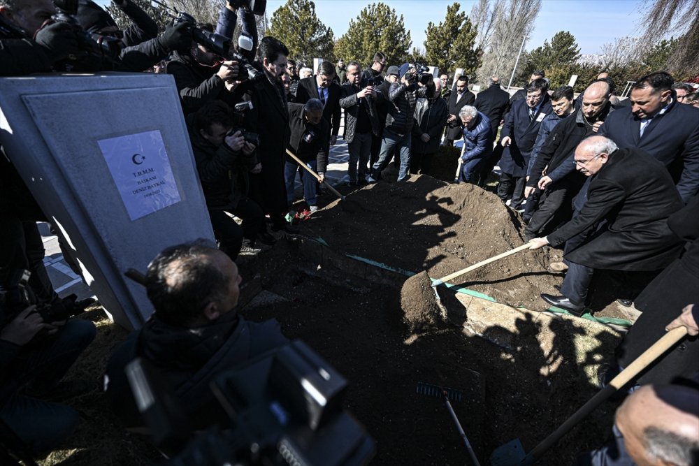 Eski CHP Genel Başkanı Baykal son yolculuğuna uğurlandı