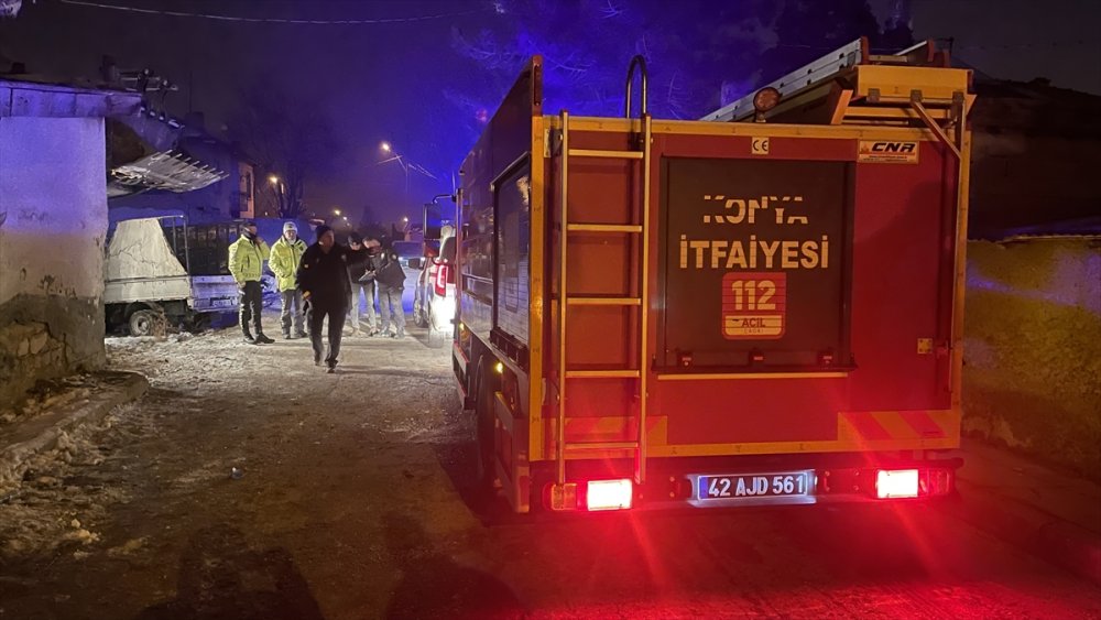 Konya'da yangın çıkan evde çöken çatının altında kalan 7 depremzede öldü