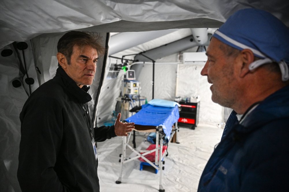 Dr. Öz ve Prof. Dr. Yerebakan'dan ABD'li STK'nin kurduğu sahra hastanesine ziyaret