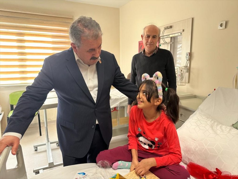 BBP Genel Başkanı Destici, hastanede tedavi gören depremzedeleri ziyaret etti