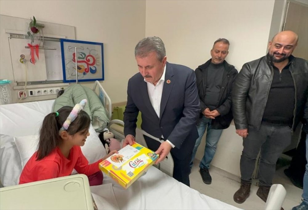 BBP Genel Başkanı Destici, hastanede tedavi gören depremzedeleri ziyaret etti