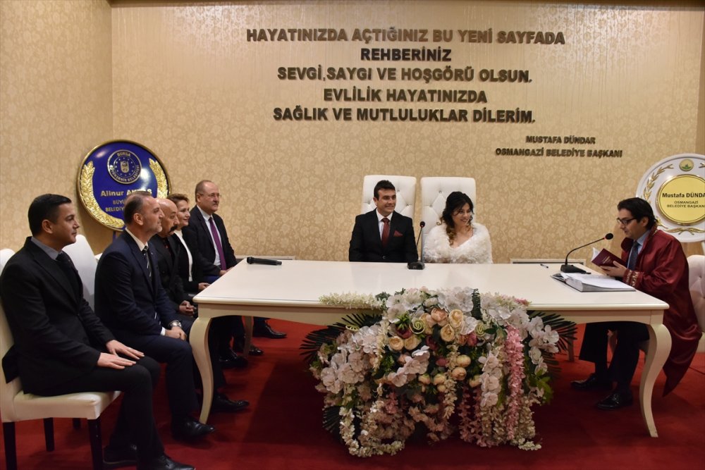 Hataylı depremzede çift, Bursa'da dünyaevine girdi