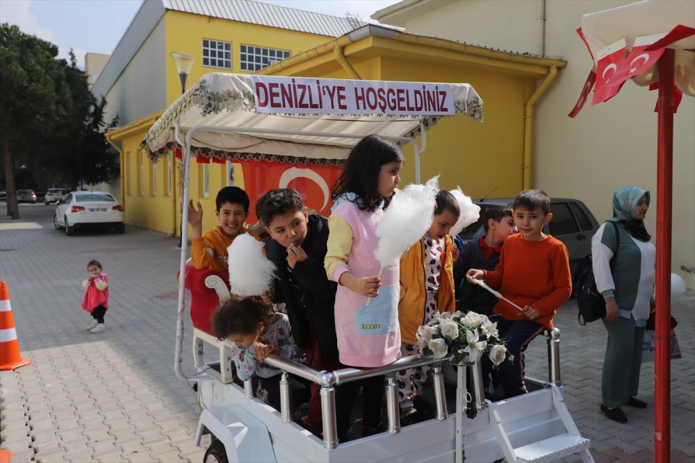 Denizlili esnaf, kente gelen depremzede çocuklar için etkinlik düzenledi