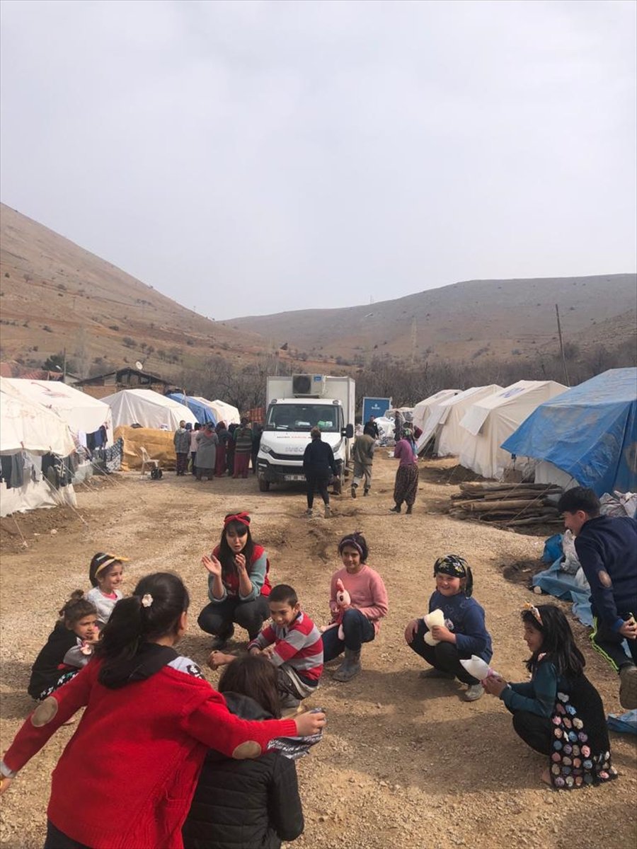 Türk Kızılay mobil sağlık aracıyla depremzedelere sağlık hizmetini sürdürdü