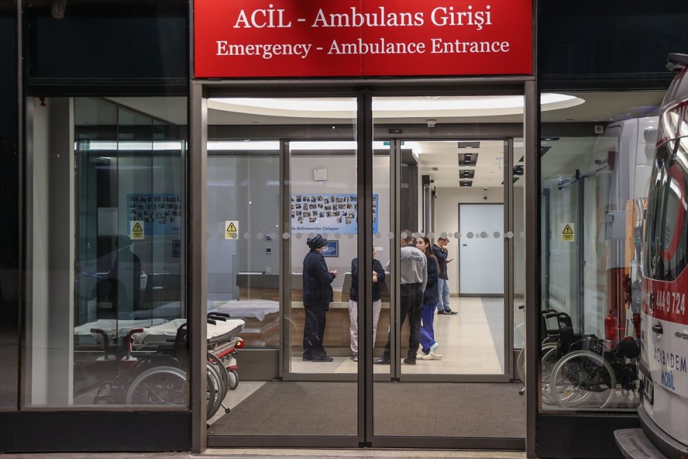 Sahnede rahatsızlanan Haluk Bilginer hastaneye kaldırıldı