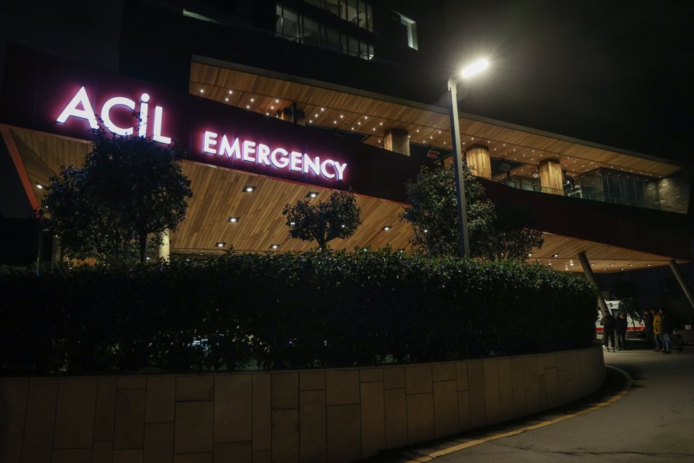 Sahnede rahatsızlanan Haluk Bilginer hastaneye kaldırıldı