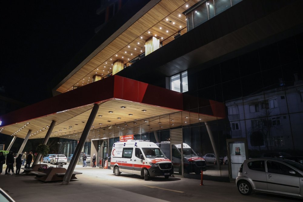 Sahnede rahatsızlanan Haluk Bilginer hastaneye kaldırıldı