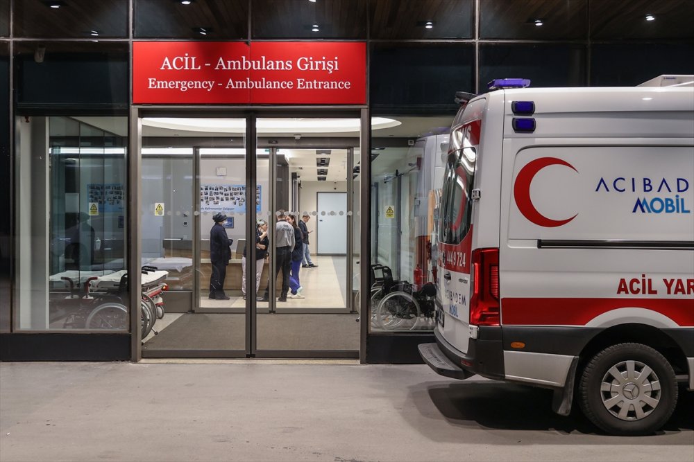 Sahnede rahatsızlanan Haluk Bilginer hastaneye kaldırıldı