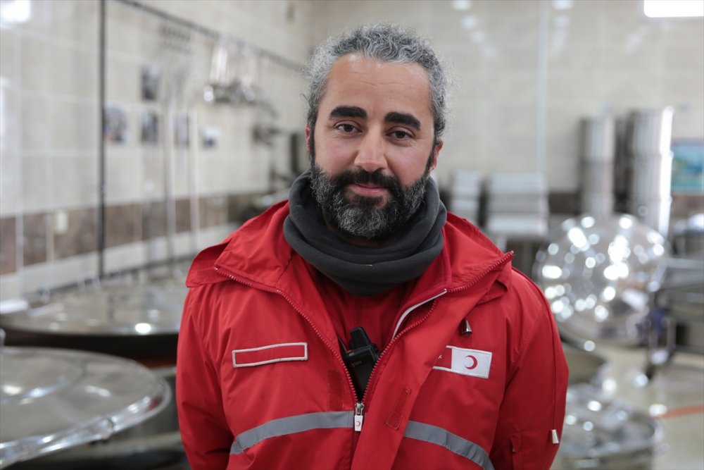 Türk Kızılay Elbistan'da 23 noktada sahurluk ve sıcak yemek ikramında bulunuyor